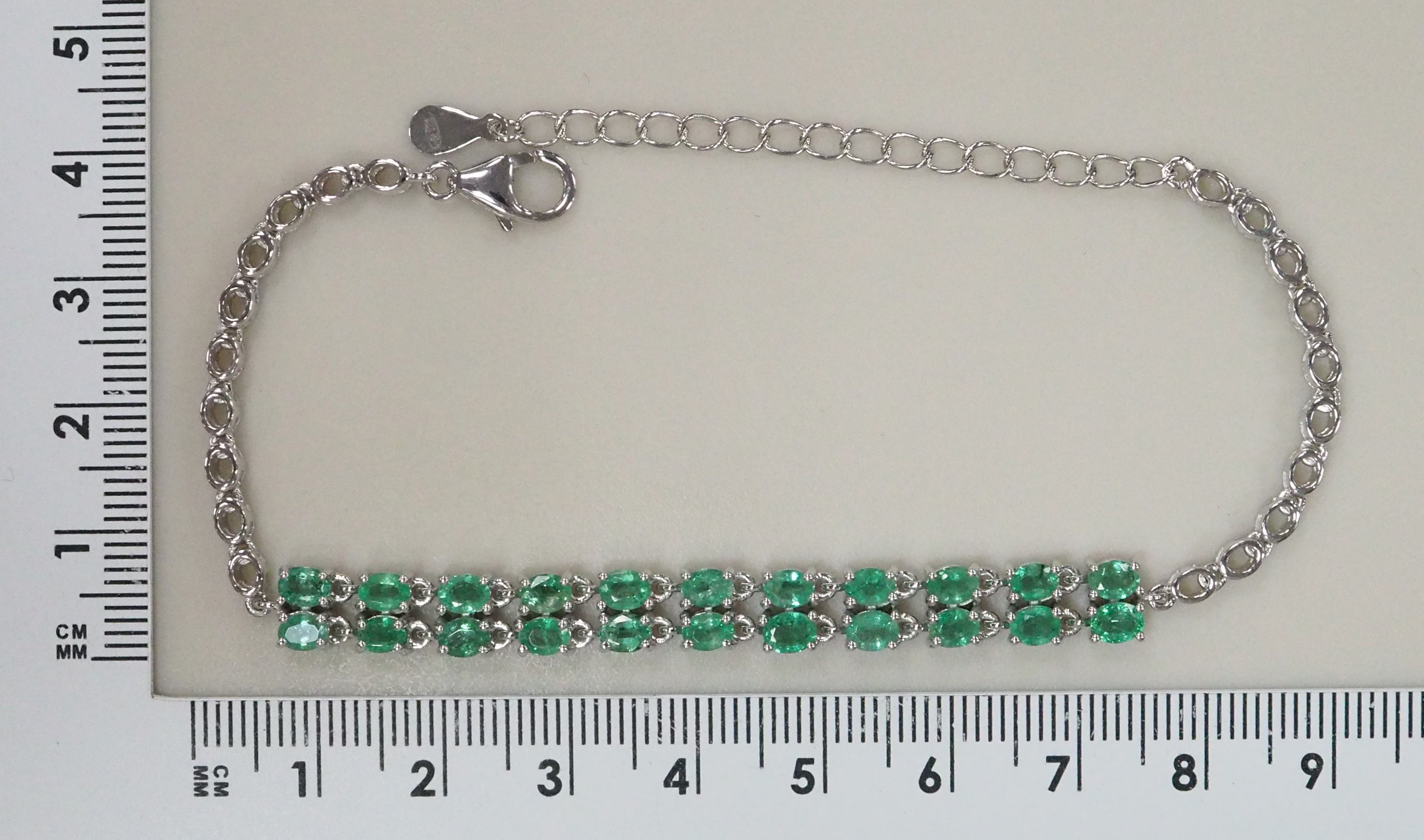 Серебряный браслет с изумрудами